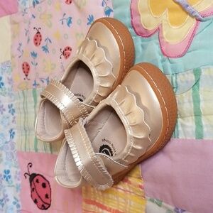 Livie and Luca Champagne Ruche Leather Mary Jane's Size 5 Excellent Condition